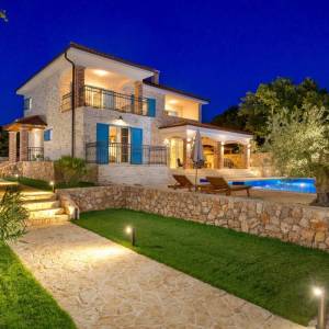 OTOK KRK, KRAS - Autentična kamena vila s bazenom i boćalištem u srcu otoka Krka