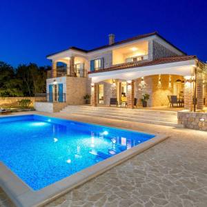 OTOK KRK, KRAS - Autentična kamena vila s bazenom i boćalištem u srcu otoka Krka