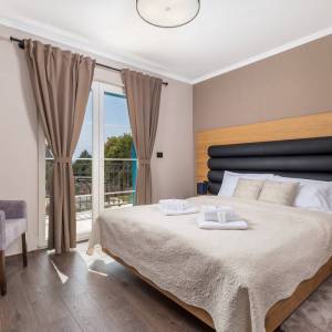 OTOK KRK, KRAS - Autentična kamena vila s bazenom i boćalištem u srcu otoka Krka