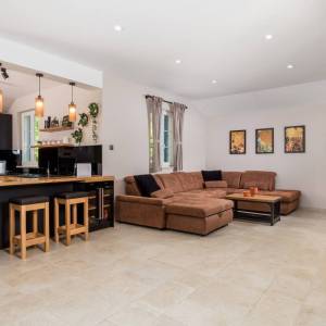 OTOK KRK, KRAS - Autentična kamena vila s bazenom i boćalištem u srcu otoka Krka