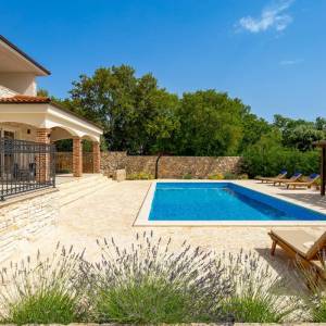 OTOK KRK, KRAS - Autentična kamena vila s bazenom i boćalištem u srcu otoka Krka