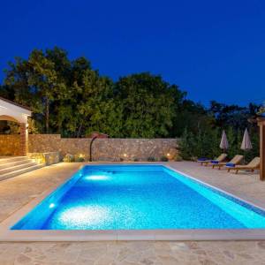 OTOK KRK, KRAS - Autentična kamena vila s bazenom i boćalištem u srcu otoka Krka