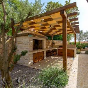 OTOK KRK, KRAS - Autentična kamena vila s bazenom i boćalištem u srcu otoka Krka