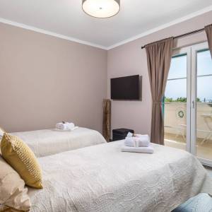 OTOK KRK, KRAS - Autentična kamena vila s bazenom i boćalištem u srcu otoka Krka