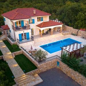 OTOK KRK, KRAS - Autentična kamena vila s bazenom i boćalištem u srcu otoka Krka