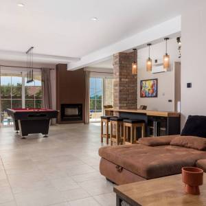 OTOK KRK, KRAS - Autentična kamena vila s bazenom i boćalištem u srcu otoka Krka