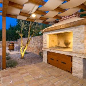 OTOK KRK, KRAS - Autentična kamena vila s bazenom i boćalištem u srcu otoka Krka