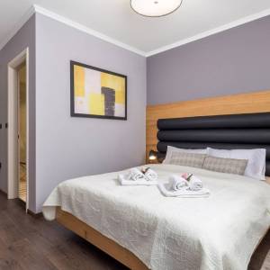 OTOK KRK, KRAS - Autentična kamena vila s bazenom i boćalištem u srcu otoka Krka