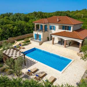 OTOK KRK, KRAS - Autentična kamena vila s bazenom i boćalištem u srcu otoka Krka