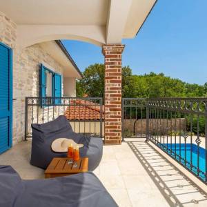 OTOK KRK, KRAS - Autentična kamena vila s bazenom i boćalištem u srcu otoka Krka