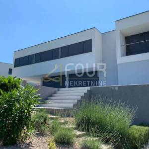 Otok Krk, Krk, novogradnja, vila s bazenom