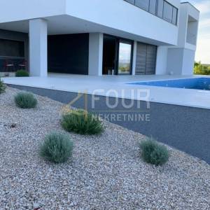 Otok Krk, Krk, novogradnja, vila s bazenom