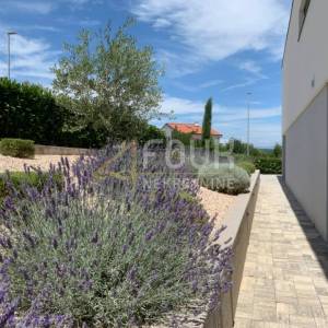 Otok Krk, Krk, novogradnja, vila s bazenom