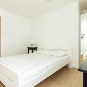 OTOK KRK - Kuća s bazenom 100 metara od mora!