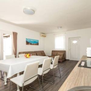 OTOK KRK - Kuća s bazenom 100 metara od mora!