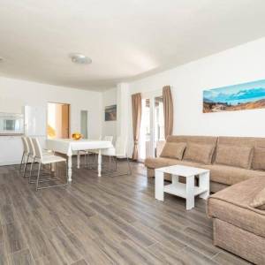 OTOK KRK - Kuća s bazenom 100 metara od mora!