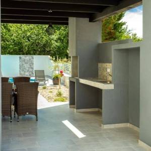 OTOK KRK - Kuća s bazenom 100 metara od mora!