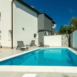 OTOK KRK - Kuća s bazenom 100 metara od mora!