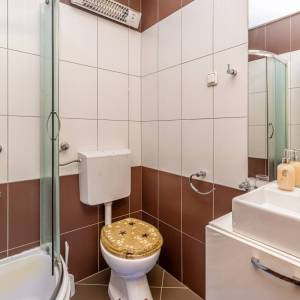 OTOK KRK - Kuća s bazenom na mirnoj lokaciji s pogledom na more