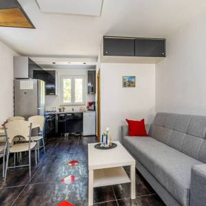 OTOK KRK - Kuća s bazenom na mirnoj lokaciji s pogledom na more