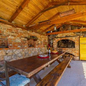 OTOK KRK - Kuća s bazenom na mirnoj lokaciji s pogledom na more