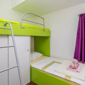 OTOK KRK - Kuća s bazenom na mirnoj lokaciji s pogledom na more