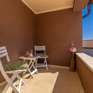 OTOK KRK - Kuća s bazenom na mirnoj lokaciji s pogledom na more