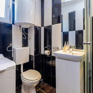 OTOK KRK - Kuća s bazenom na mirnoj lokaciji s pogledom na more