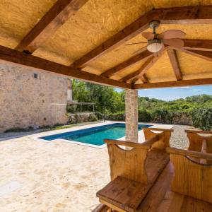 OTOK KRK - Kuća s bazenom