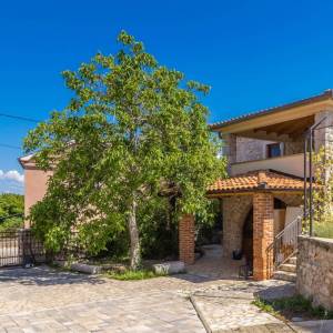 OTOK KRK - Kuća s bazenom