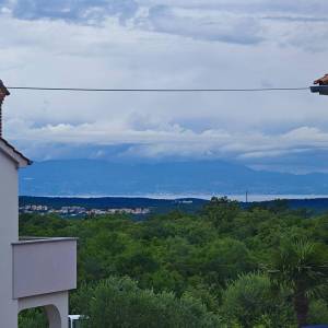 OTOK KRK - Kuća s dva dvoetažna stana i bazenom