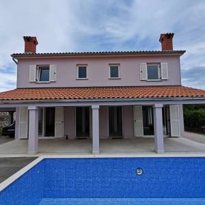 OTOK KRK - Kuća s dva dvoetažna stana i bazenom