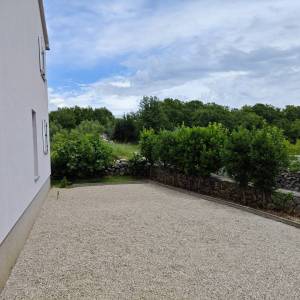 OTOK KRK - Kuća s dva dvoetažna stana i bazenom