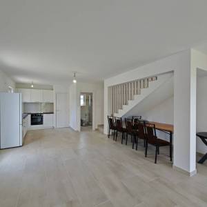 OTOK KRK - Kuća s dva dvoetažna stana na mirnoj lokaciji