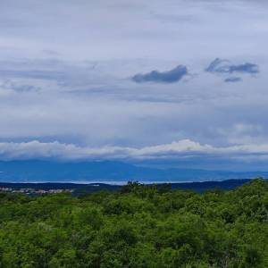 OTOK KRK - Kuća s dva dvoetažna stana na mirnoj lokaciji