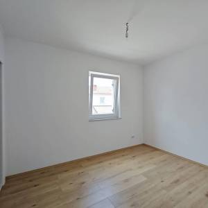 OTOK KRK - Kuća s dva dvoetažna stana na mirnoj lokaciji