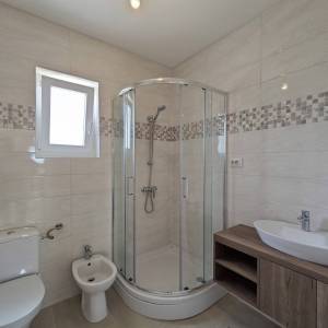 OTOK KRK - Kuća s dva dvoetažna stana na mirnoj lokaciji