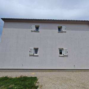 OTOK KRK - Kuća s dva dvoetažna stana na mirnoj lokaciji