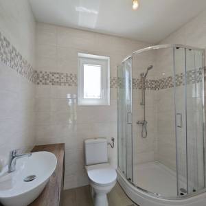 OTOK KRK - Kuća s dva dvoetažna stana na mirnoj lokaciji