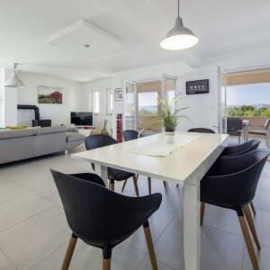 OTOK KRK, LINARDIĆI - Kuća s bazenom i pogledom na more