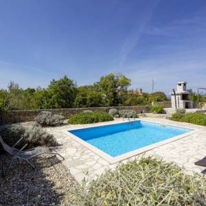 OTOK KRK, LINARDIĆI - Kuća s bazenom i pogledom na more