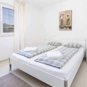 OTOK KRK, LINARDIĆI - Kuća s bazenom i pogledom na more