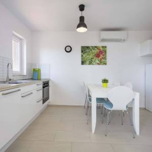 OTOK KRK, LINARDIĆI - Kuća s bazenom i pogledom na more