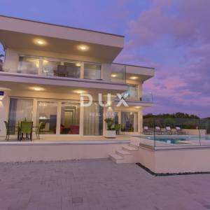 OTOK KRK, LINARDIĆI - Moderna kuća sa bazenom