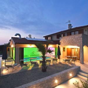 OTOK KRK - Luksuzna vila s unutarnjim bazenom