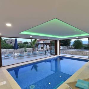 OTOK KRK - Luksuzna vila s unutarnjim bazenom