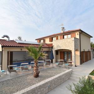 OTOK KRK - Luksuzna vila s unutarnjim bazenom