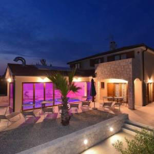 OTOK KRK - Luksuzna vila s unutarnjim bazenom