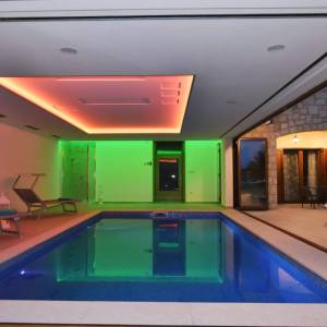 OTOK KRK - Luksuzna vila s unutarnjim bazenom