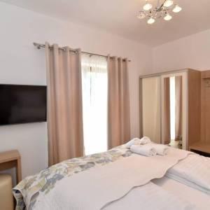 OTOK KRK - Luksuzna vila s unutarnjim bazenom